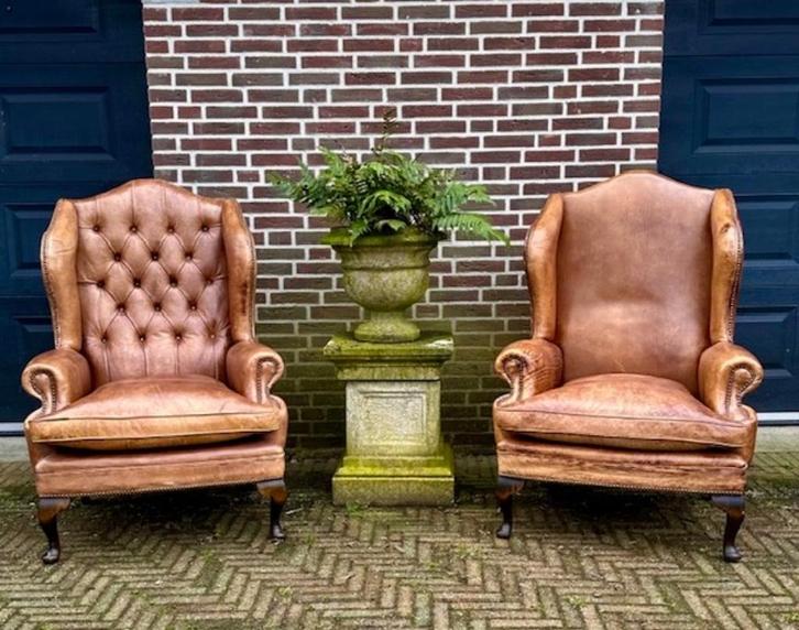 traditioneel Engelse oor fauteuils met karakter, Huis en Inrichting, Fauteuils, Gebruikt, Leer, 50 tot 75 cm, Minder dan 75 cm
