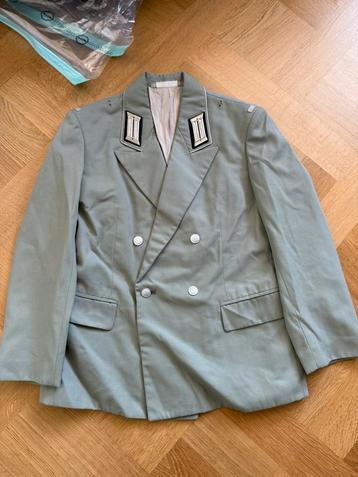NVA uniformen beschikbaar voor biedingen