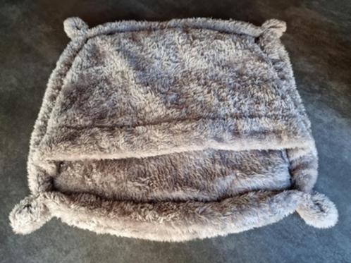 Grijze honden/katten mandje Z.G.A.N. 50cm [Z.S.M. OPHALEN], Dieren en Toebehoren, Hondenmanden, Zo goed als nieuw, Ophalen of Verzenden