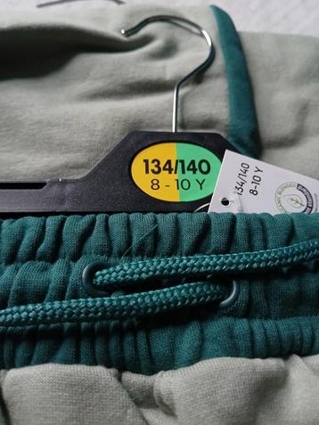 Kinder sweatbroek.  Maat 134/140 beschikbaar voor biedingen