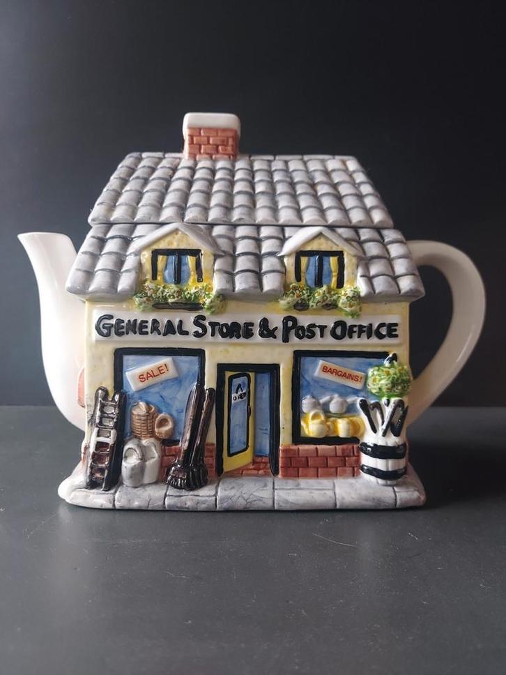 The Village theepot “General Store & Post Office, Huis en Inrichting, Keuken | Servies, Gebruikt, Overige typen, Overige stijlen