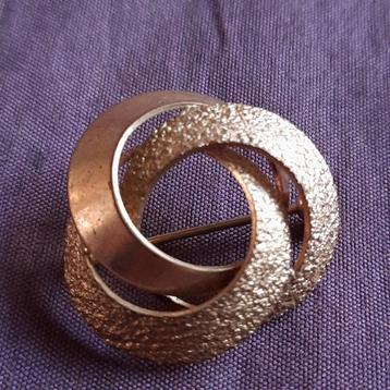 Vergulde Broche Drie Ringen beschikbaar voor biedingen