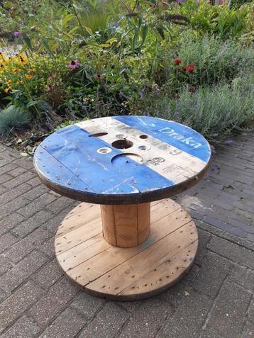 Houten kabelhaspel tuintafel beschikbaar voor biedingen