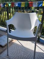 TE KOOP: 2 stuks Spaanse Design kuipstoelen wit., Tuin en Terras, Ophalen, Gebruikt, Kunststof