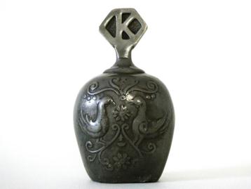 Tafelbel handbel floraal gedecoreerd met 2 duiven beschikbaar voor biedingen