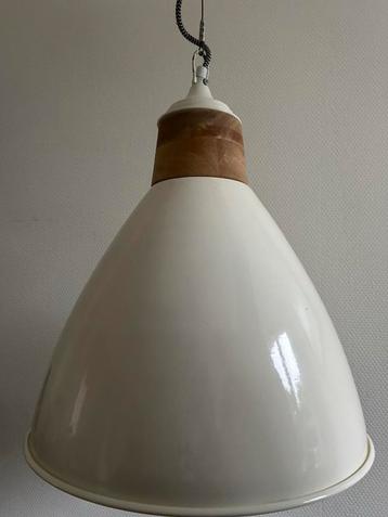 Prachtige By-Boo hanglamp – metaal, roomwit en houtaccent beschikbaar voor biedingen