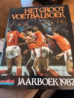 Het Groot Voetbalboek Jaarboek 1987, Ophalen of Verzenden, Gelezen, Balsport