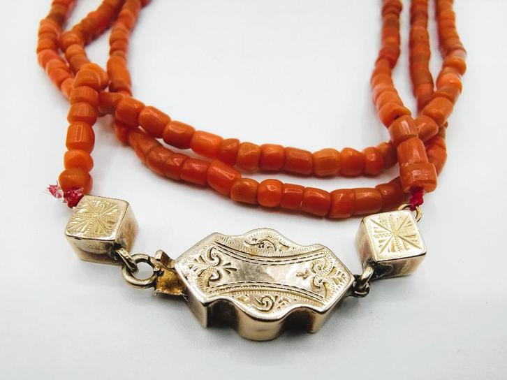 Bloedkoralen ketting met 3-delig gouden slot, 1.34 m (!), Sieraden, Tassen en Uiterlijk, Antieke sieraden, Ketting, Goud, Verzenden