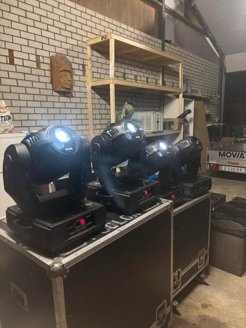 4x robe 250 at Movinghead met Flightcase schuim beschikbaar voor biedingen