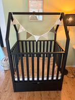 Zwarte box met grote lade en dakje, Kinderen en Baby's, Boxen, Ophalen, Zo goed als nieuw, In hoogte verstelbaar