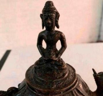 Beeld Javaanse antiek Bronzen Kundika Boeddha Draak. beschikbaar voor biedingen