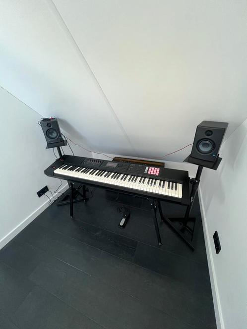 Elektrisch Piano/Workstation Roland FA-08 evt volledige set!, Muziek en Instrumenten, Piano's, Zo goed als nieuw, Zwart, Ophalen