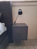 Twee identieke, hangende IKEA nachtkastjes met lamp., Huis en Inrichting, Ophalen, Minder dan 45 cm, Zo goed als nieuw, Minder dan 55 cm