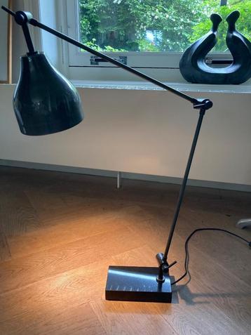 Tafel-/bureaulamp Borani met zwarte hardsten voet beschikbaar voor biedingen