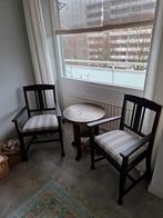 2 antieke stoelen eetkamerstoelen en tafel met koperenblad., Ophalen