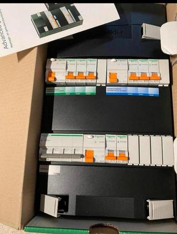 Schneider Meterkast Groepenkast stroomkast verdeelkast beschikbaar voor biedingen