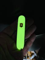 Glow In The Dark Victorinox Spartan Stayglow Yellow Retired, Caravans en Kamperen, Kampeergereedschap, Ophalen of Verzenden, Nieuw