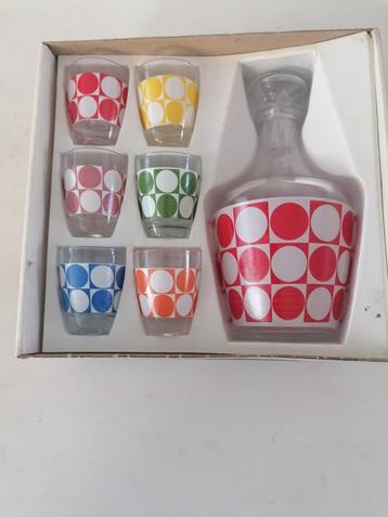 retro seventies glazen karaf met borrelglazen in org. verpak beschikbaar voor biedingen