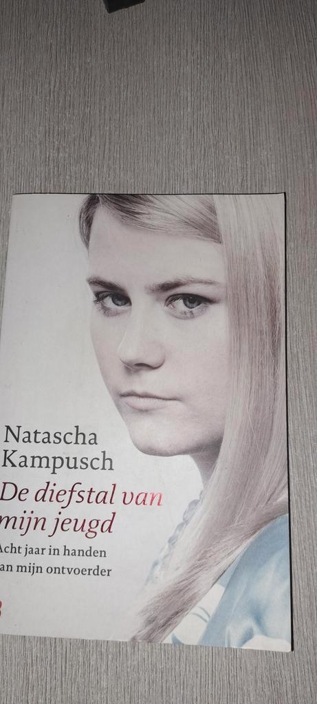 Natascha Kampusch - De diefstal van mijn jeugd, Boeken, Literatuur, Zo goed als nieuw, Ophalen of Verzenden