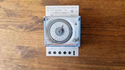 LeGrand tijdklok 4128 23 microrex suwi T31, Hobby en Vrije tijd, Elektronica-componenten, Zo goed als nieuw, Ophalen