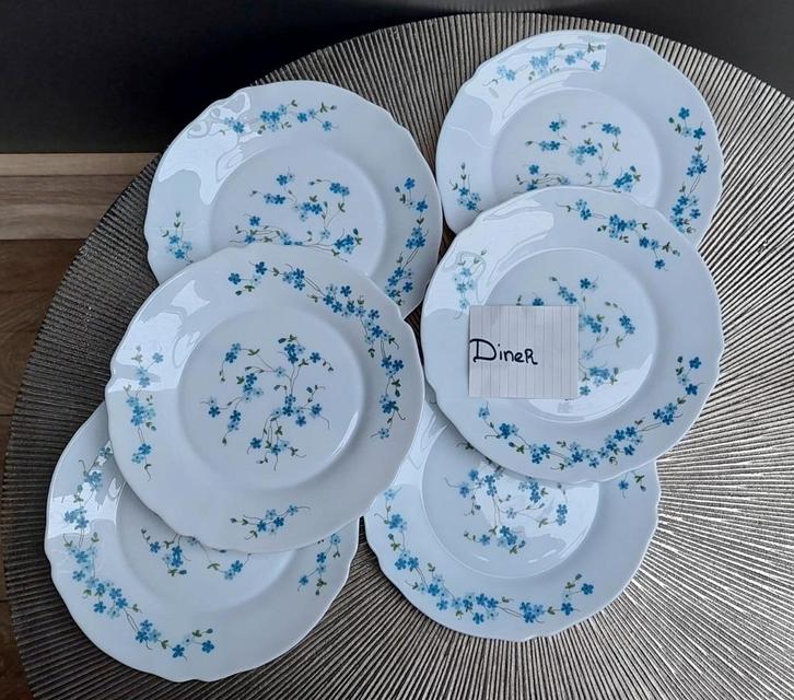Vintage Arcopal Myosotis bord borden vergeet-mij-nietjes, Huis en Inrichting, Keuken | Servies, Zo goed als nieuw, Bord(en), Overige stijlen