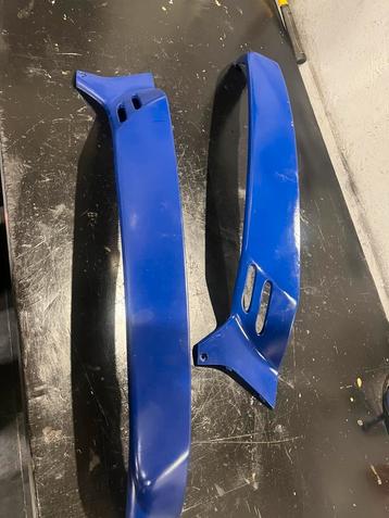 Vespa gts zijskirts beschikbaar voor biedingen