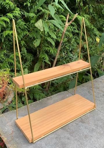 Leuk Wandrekje Hout & Goud - 2 Plankjes beschikbaar voor biedingen
