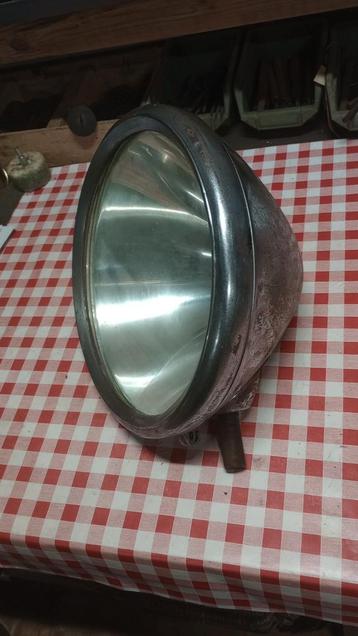 Antieke Oldtimer Koplamp beschikbaar voor biedingen