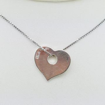 Clio Blue zilveren hanger aan collier beschikbaar voor biedingen