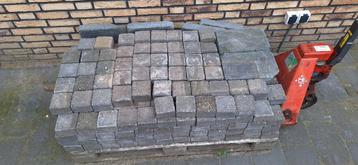 Gratis 10x10x6 4,5m2 klinkers staan op pallet beschikbaar voor biedingen