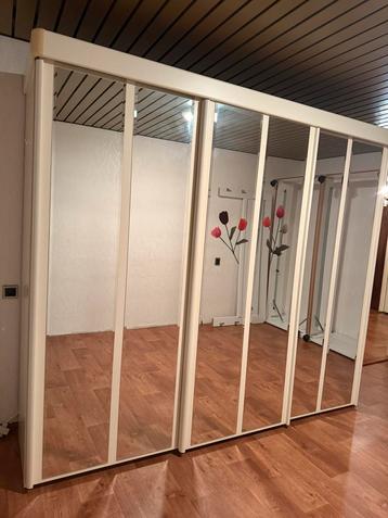 Mooie degelijke ruime spiegel kledingkast beschikbaar voor biedingen