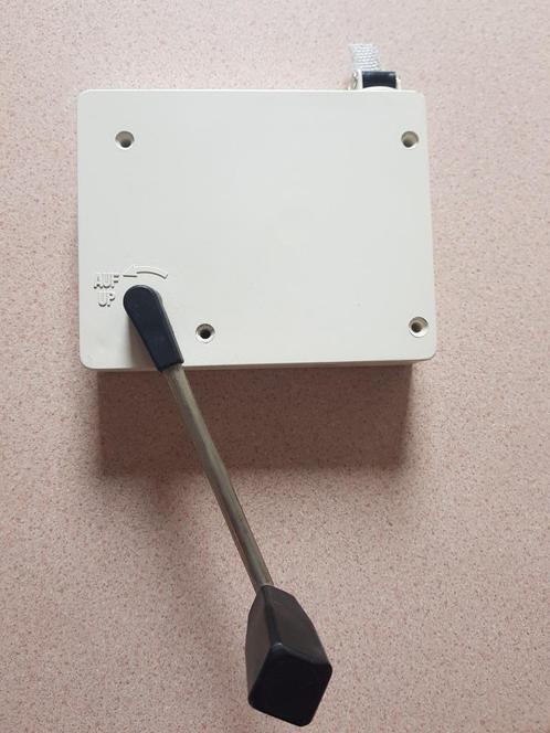 Te koop handige BANDOPWINDER met ZWENGEL v bedienen rolluik., Doe-het-zelf en Verbouw, Rolluiken, Nieuw, Minder dan 100 cm, Wit