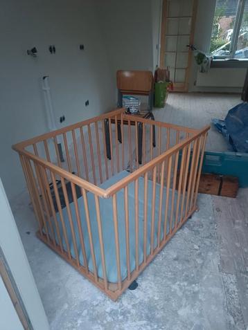 Houten Baby Box inclusief matras beschikbaar voor biedingen