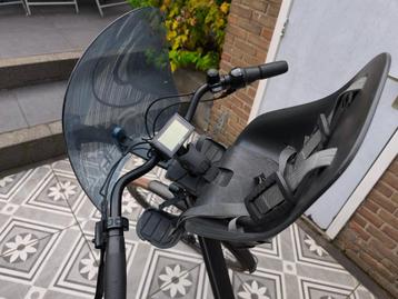 Urban IKI voorzitje met windscherm beschikbaar voor biedingen