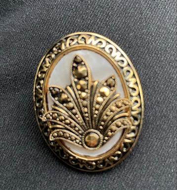 Broche met Parelmoer beschikbaar voor biedingen