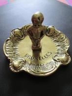 koperen beeldje Brussel Menneke pis, Ophalen