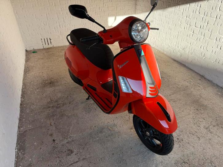 Vespa gts 300, Fietsen en Brommers, Scooters | Vespa, Zo goed als nieuw, Benzine, Ophalen