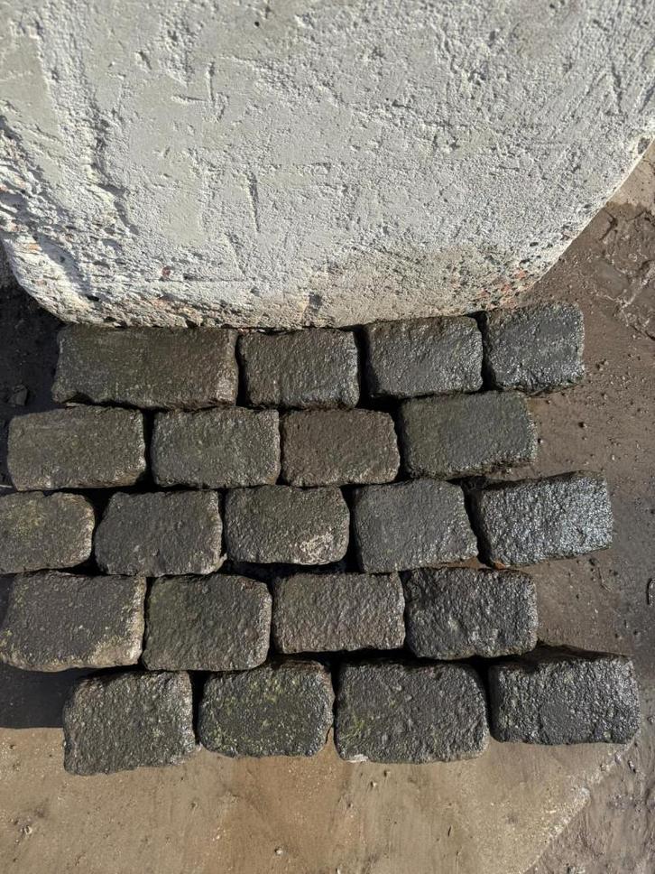 gebruikte kindkoppen basalt lava langwerpig, Tuin en Terras, Tegels en Klinkers, Gebruikt, Klinkers, Natuursteen, Minder dan 5 m²