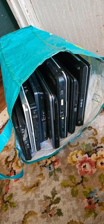Partij oude laptops 7 stuks  beschikbaar voor biedingen