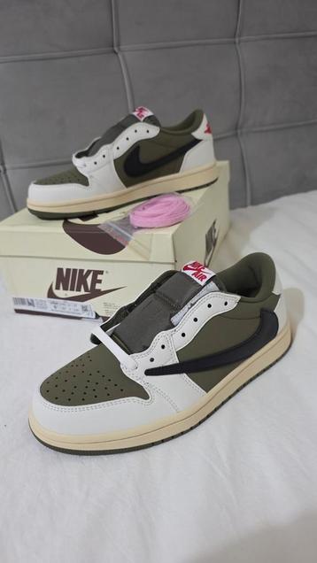 Nike x Travis Scott Medium Olive beschikbaar voor biedingen