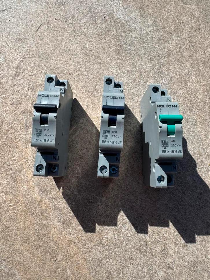 3x Holec automaten B16 – 230V, Hobby en Vrije tijd, Elektronica-componenten, Gebruikt, Ophalen of Verzenden