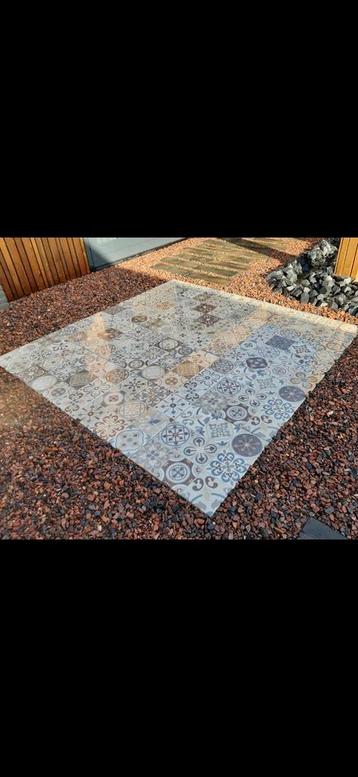 Designo 60x60x3cm Mosaic Terra

 beschikbaar voor biedingen
