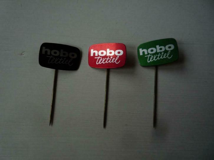3x Hobo Textiel Blikken Speldjes Speldje Zwart Rood Groen, Verzamelen, Speldjes, Pins en Buttons, Zo goed als nieuw, Speldje of Pin