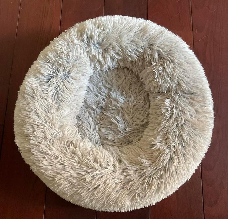 Donut Mand - Middel grote hond/of kat, Dieren en Toebehoren, Hondenmanden, Gebruikt, Pluche, Ophalen
