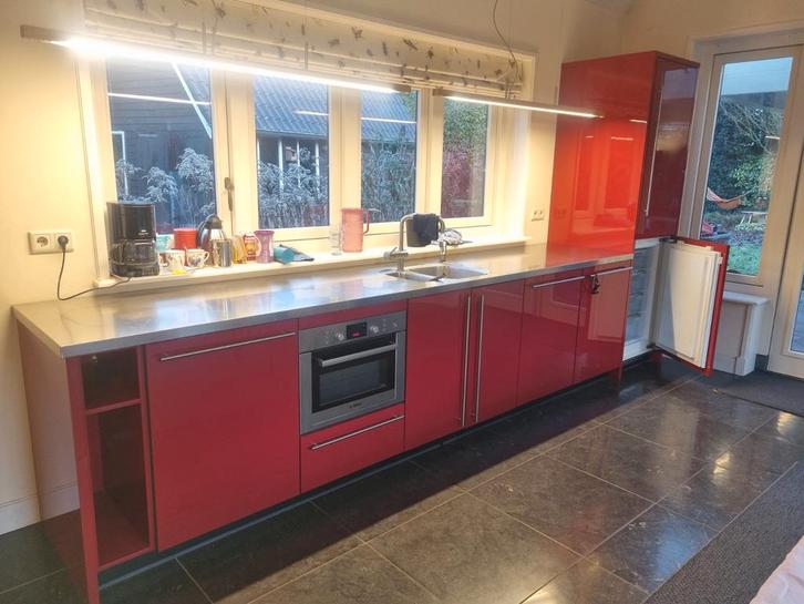 zeer mooie en complete tulp rode hoogglans keuken 4.19m, Huis en Inrichting, Keuken | Complete keukens, Gebruikt, Dubbelwandige keuken