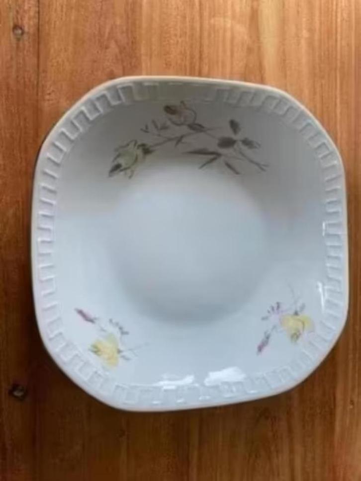 Vintage : 5 borden / schalen wavel made in Poland, Antiek en Kunst, Antiek | Servies los, Ophalen of Verzenden
