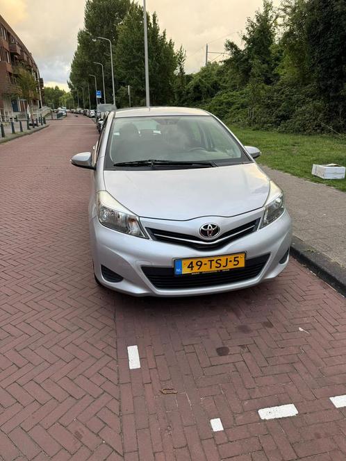 Toyota Yaris 1.0 12V Vvt-i 5DR 2012 Grijs, Auto's, Toyota, Particulier, Yaris, Benzine, A, Hatchback, Handgeschakeld, Origineel Nederlands