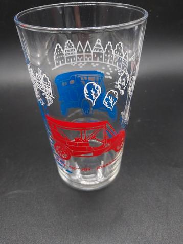 Leuk glas met afbeeldingen oldtimers beschikbaar voor biedingen