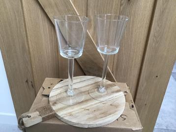 2 deco glazen beschikbaar voor biedingen