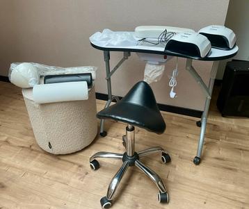 Nagelstudio/Manicure tafel incl veel toebehoren beschikbaar voor biedingen